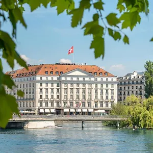 Four Seasons Des Bergues Hotel